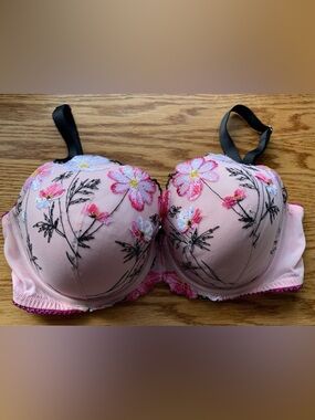Victoria’s Secret pink bra size 36DD with underwear size M